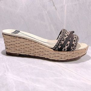 Kate Spade straw wedges with woven leather and grosgrain ribbon size 8